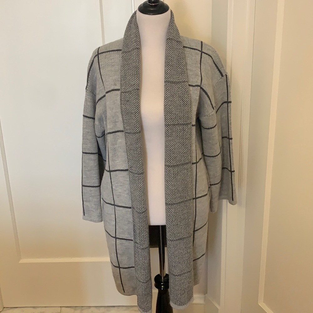 EUC long sweater cardigan with pockets!
